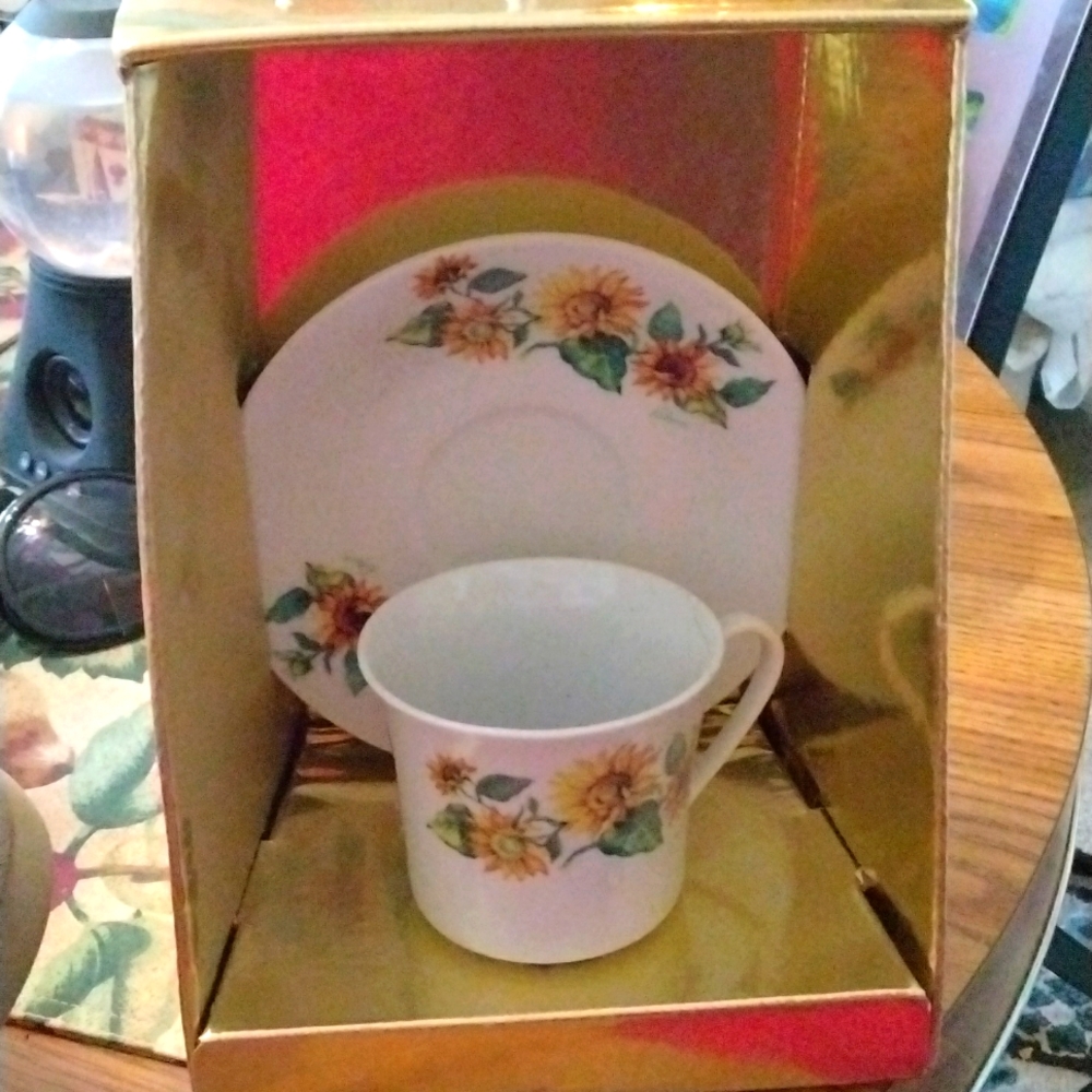 🌻Teacup and saucer set🌻